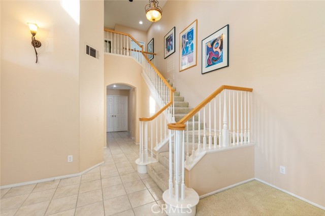 Sunning staircase, adding a touch of elegance to the home