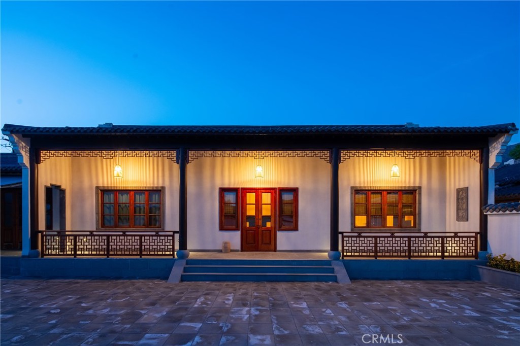 https://media.crmls.org/medias/37ee6422-aeda-4fe3-9a63-a482ce17a9ad.jpg?preset=X-Large