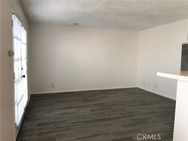 Detail Gallery Image 3 of 14 For 409 California St #1,  Huntington Beach,  CA 92648 - 1 Beds | 1 Baths