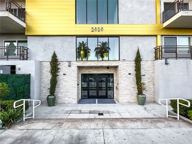 Detail Gallery Image 1 of 17 For 2939 Leeward Ave #419,  Los Angeles,  CA 90005 - 1 Beds | 2 Baths