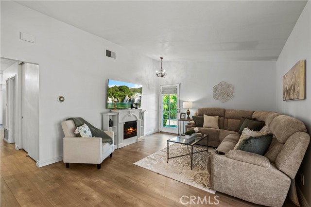 Detail Gallery Image 4 of 41 For 25610 Palma Alta Dr, Valencia,  CA 91355 - 3 Beds | 2 Baths