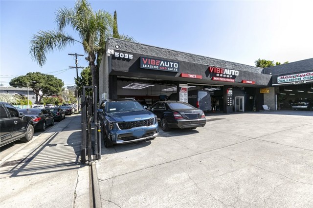 5035 Hollywood Boulevard, Los Feliz CA: https://media.crmls.org/medias/37f02cbc-d13a-44cd-848c-ec666ec023ba.jpg