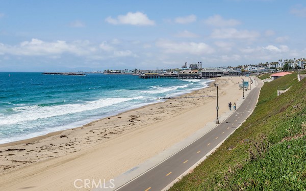 565 Esplanade, Redondo Beach, California 90277, 1 Bedroom Bedrooms, ,Residential,Sold,Esplanade,SB21248131
