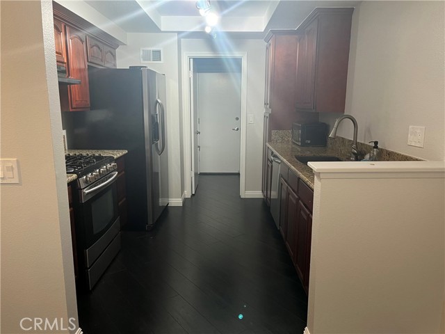 Detail Gallery Image 7 of 12 For 9815 Casiano Ct, Rancho Cucamonga,  CA 91730 - 2 Beds | 2/1 Baths