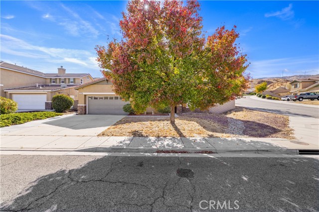 Detail Gallery Image 2 of 32 For 2400 Allysum Pl, Palmdale,  CA 93551 - 6 Beds | 3/1 Baths