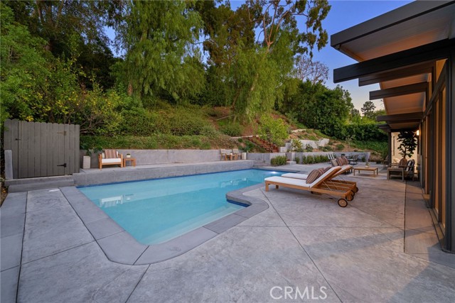 Detail Gallery Image 43 of 51 For 4750 Poe Ave, Woodland Hills,  CA 91364 - 4 Beds | 4 Baths