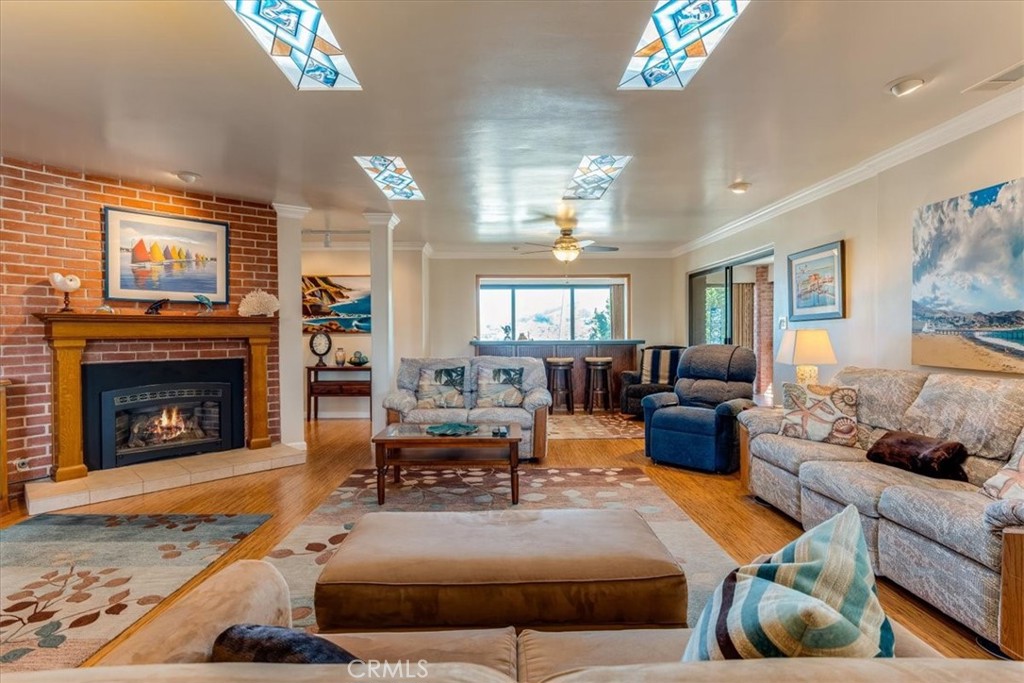 https://media.crmls.org/medias/37f2d479-e388-487f-b561-b48500ec10b9.jpg?preset=X-Large