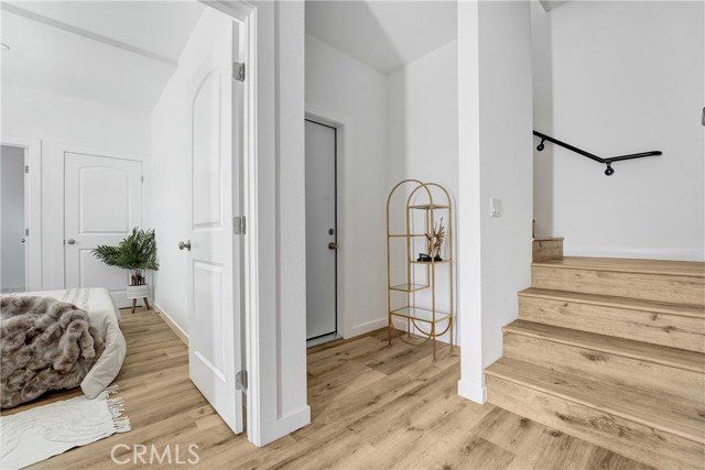 Detail Gallery Image 4 of 16 For 11954 Vanowen Ave, North Hollywood,  CA 91605 - 4 Beds | 3/1 Baths