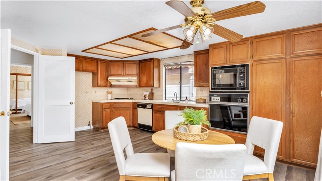 54 Falcon Ridge Drive, Pomona CA: https://media.crmls.org/medias/37f3838c-5549-42f8-be72-39ca436e4999.jpg