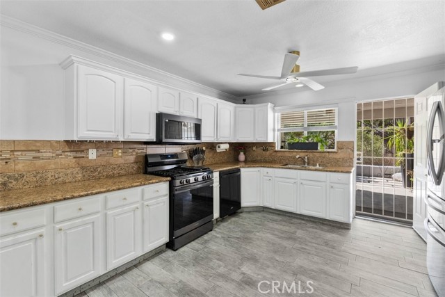 Detail Gallery Image 12 of 42 For 3994 Modesto Dr, San Bernardino,  CA 92404 - 4 Beds | 3 Baths