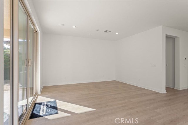 2004 Saguaro Glen, Escondido CA: https://media.crmls.org/medias/37f3a7b5-0722-4644-bdb9-431e8b81022a.jpg