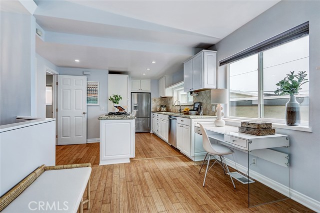 Detail Gallery Image 10 of 32 For 320 31 St, Manhattan Beach,  CA 90266 - 3 Beds | 2/1 Baths