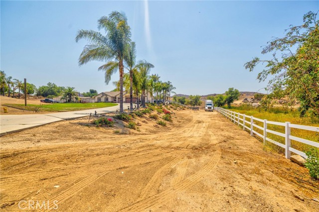 21551 Via Liago, Perris CA: https://media.crmls.org/medias/37f44c95-89cb-4249-9940-1d5a0f35f6c1.jpg