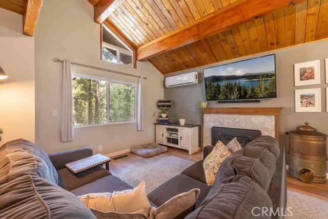 Detail Gallery Image 7 of 43 For 945 Tinker Bell Ave, Big Bear City,  CA 92314 - 3 Beds | 2 Baths