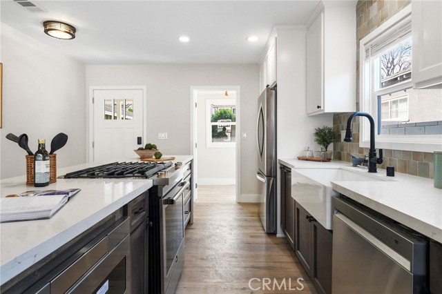 Detail Gallery Image 10 of 51 For 7048 Mclennan Ave, Lake Balboa,  CA 91406 - 4 Beds | 2 Baths