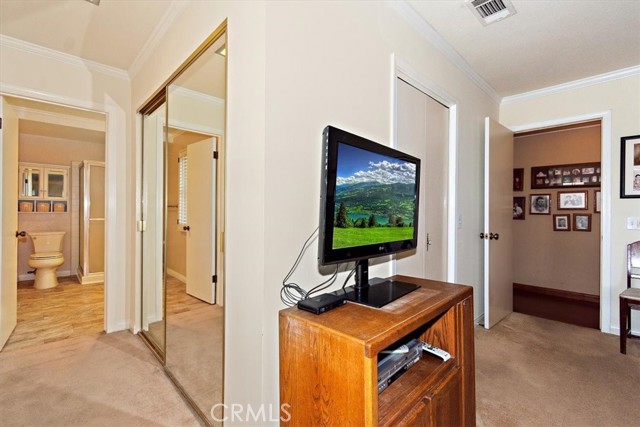 Detail Gallery Image 22 of 48 For 1590 Country Club Dr, Riverside,  CA 92506 - 4 Beds | 2/1 Baths