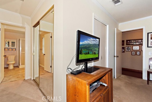 Detail Gallery Image 22 of 48 For 1590 Country Club Dr, Riverside,  CA 92506 - 4 Beds | 2/1 Baths