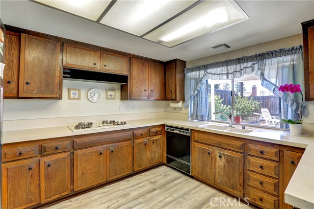 Detail Gallery Image 6 of 39 For 24172 Laulhere, Lake Forest,  CA 92630 - 4 Beds | 2 Baths