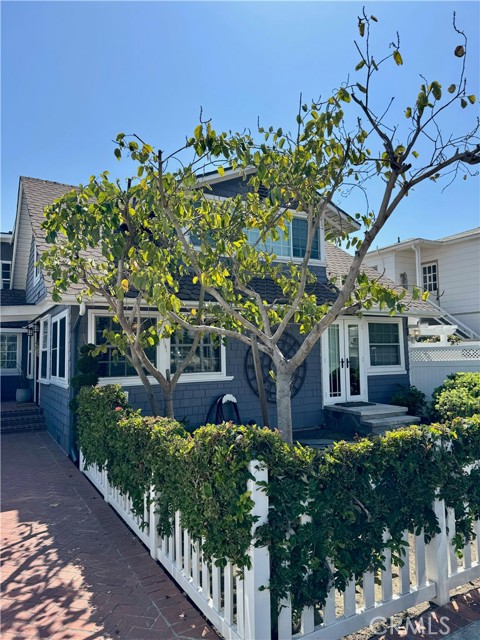 437 Cypress Drive, Laguna Beach CA: https://media.crmls.org/medias/37f8c5fa-c5b7-42ce-b1c8-e34346f1937e.jpg