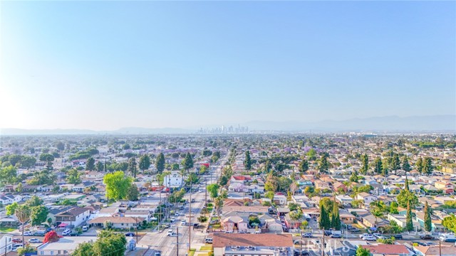 9218 Hooper Avenue, Los Angeles CA: https://media.crmls.org/medias/37fa8c48-93a1-4745-baaa-de035b836414.jpg