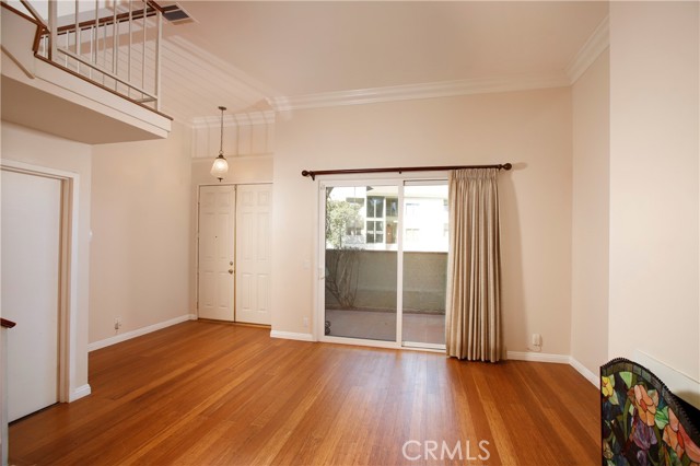 Detail Gallery Image 4 of 23 For 400 W Riverside Dr #2,  Burbank,  CA 91506 - 3 Beds | 2/1 Baths