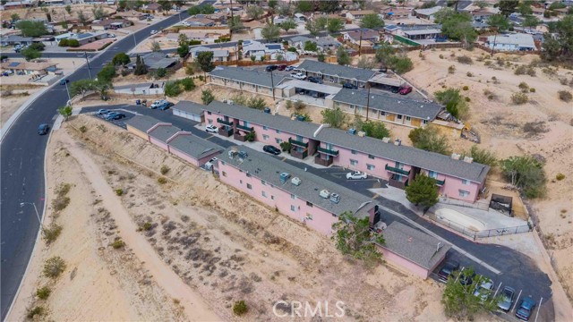 16518 Avalon Avenue, Victorville CA: https://media.crmls.org/medias/37fb023b-3545-4092-becd-265211844599.jpg