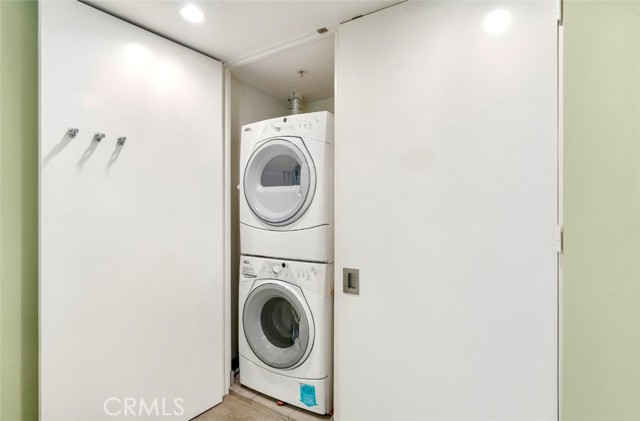 1035 19th Street, Santa Monica CA: https://media.crmls.org/medias/37fcf9d1-c385-4378-a130-11255be3083f.jpg