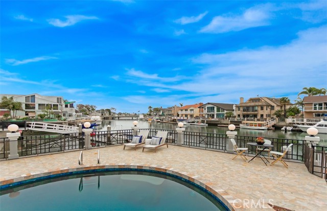 16201 Santa Barbara Lane, Huntington Beach CA: https://media.crmls.org/medias/37fd6faa-6962-46a6-a391-c7edfd0ffad9.jpg