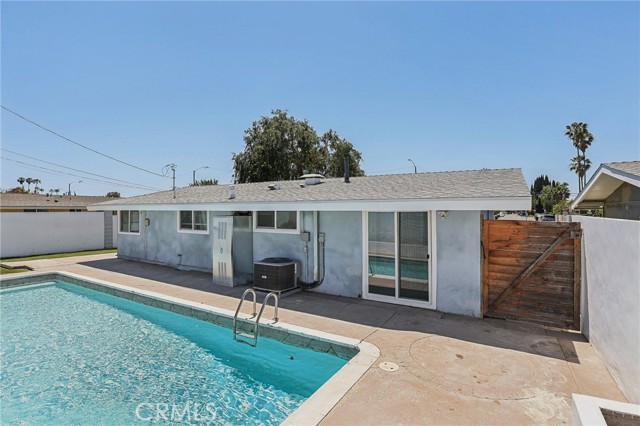 Detail Gallery Image 33 of 34 For 1048 N Loara St, Anaheim,  CA 92801 - 4 Beds | 2 Baths