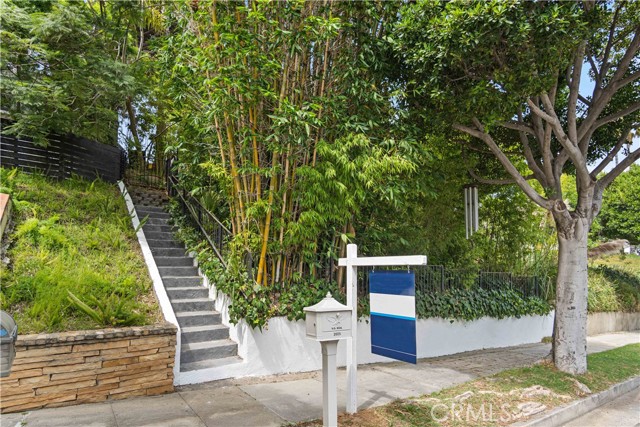 Detail Gallery Image 3 of 19 For 2025 Navy St, Santa Monica,  CA 90405 - 3 Beds | 2 Baths