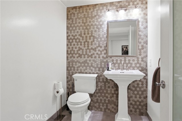 Detail Gallery Image 2 of 24 For 11824 Darlington Ave #102,  Los Angeles,  CA 90049 - 3 Beds | 2/1 Baths