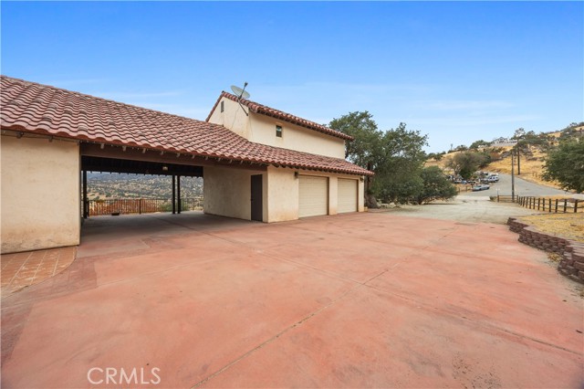 30721 Condor Place, Tehachapi CA: https://media.crmls.org/medias/37ff123e-2b9f-4383-a632-d1fdb6a2ff82.jpg