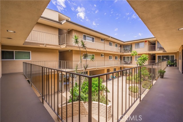 Detail Gallery Image 24 of 46 For 100 Hermosa Ave 2c,  Long Beach,  CA 90802 - 2 Beds | 2 Baths