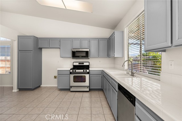 Detail Gallery Image 9 of 47 For 4027 N Redwood, Rialto,  CA 92377 - 4 Beds | 2 Baths