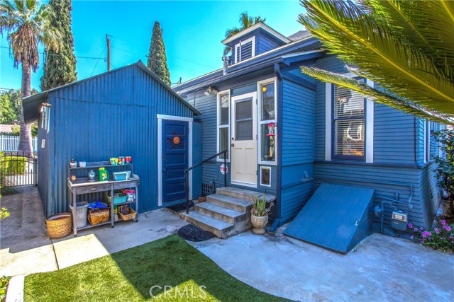 457 S 4th Street, Redlands CA: https://media.crmls.org/medias/37ffb034-d1fe-471c-adfc-2c5c694801af.jpg