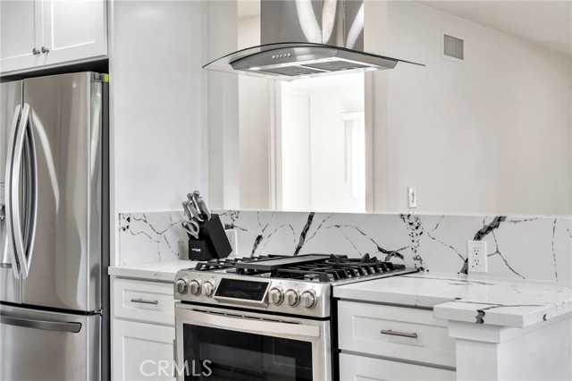 17121 Granada Lane, Huntington Beach CA: https://media.crmls.org/medias/37ffd7fd-325d-4210-8061-db78b50966fe.jpg