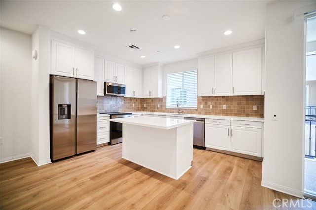 Detail Gallery Image 8 of 33 For 2430 Agave St #4,  Anaheim,  CA 92806 - 2 Beds | 2/1 Baths