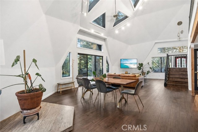 Detail Gallery Image 11 of 43 For 1349 Valley View, Crestline,  CA 92325 - 4 Beds | 3 Baths