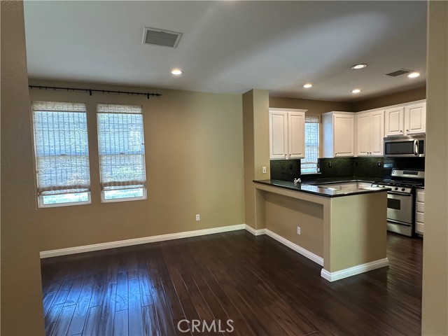 Detail Gallery Image 5 of 22 For 351 Tall Oak, Irvine,  CA 92603 - 3 Beds | 2/1 Baths
