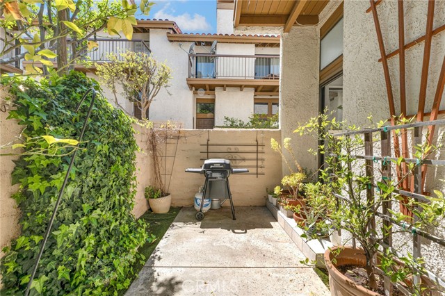 Detail Gallery Image 5 of 31 For 23473 Park Sorrento #8,  Calabasas,  CA 91302 - 3 Beds | 2/1 Baths