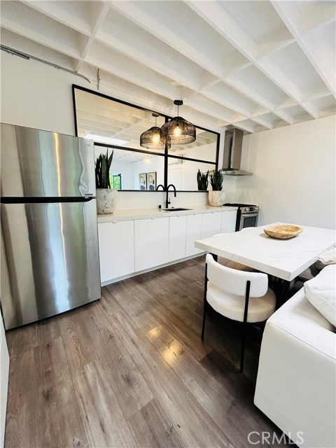 5437 Ventura Canyon Avenue, Sherman Oaks CA: https://media.crmls.org/medias/380127ca-b879-44b7-a5ad-ef9031e741e9.jpg