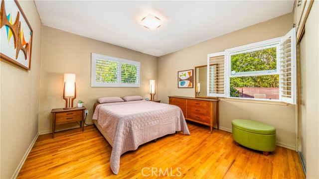 Detail Gallery Image 6 of 14 For 10449 Gloria Ave, Granada Hills,  CA 91344 - 3 Beds | 2 Baths