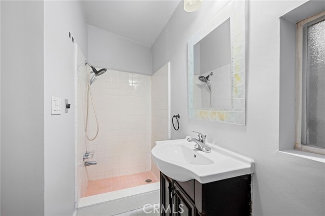 Detail Gallery Image 13 of 19 For 10617 Wilsey Ave, Tujunga,  CA 91042 - 3 Beds | 2 Baths