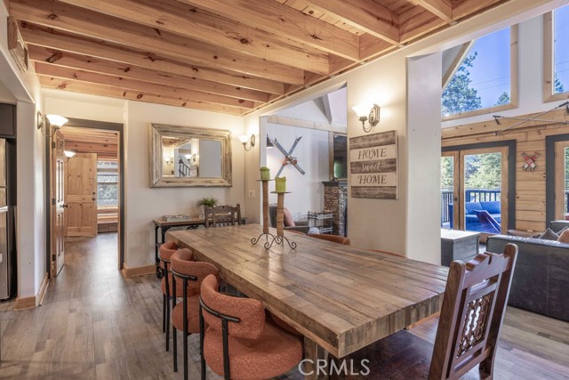 893 Silver Tip Drive, Big Bear CA: https://media.crmls.org/medias/38018520-c1de-4b3c-9c7d-fa297614fbb8.jpg