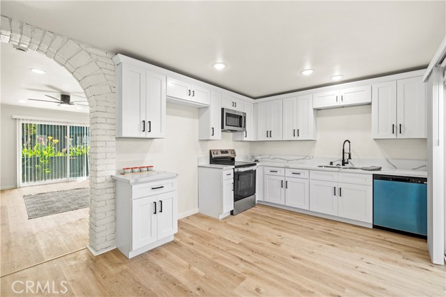 23254 Orange Avenue, Lake Forest CA: https://media.crmls.org/medias/3801af6b-9e19-4129-8ae0-d7cb65b5197c.jpg