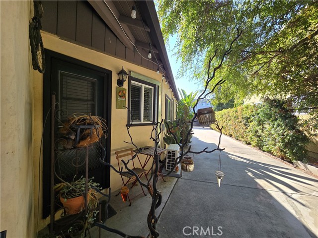 Detail Gallery Image 2 of 14 For 5710 1/2 Vineland Ave, North Hollywood,  CA 91601 - 1 Beds | 1 Baths