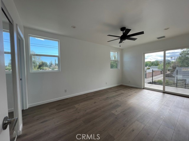 23042 Saticoy St. photo 10