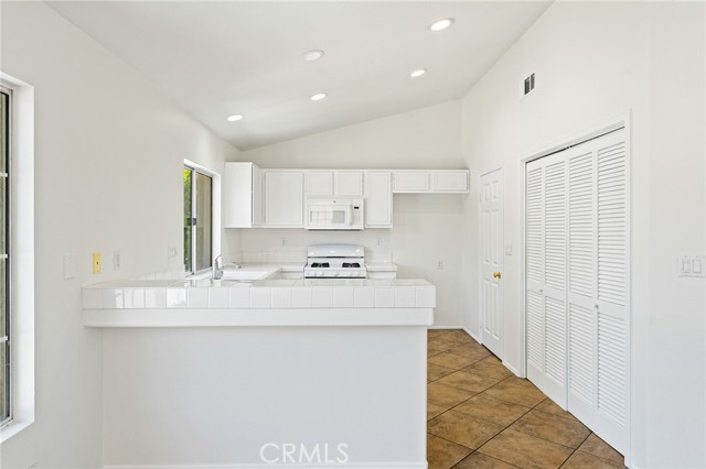 Detail Gallery Image 9 of 31 For 14 Calle Estero, Rancho Santa Margarita,  CA 92688 - 4 Beds | 2/1 Baths