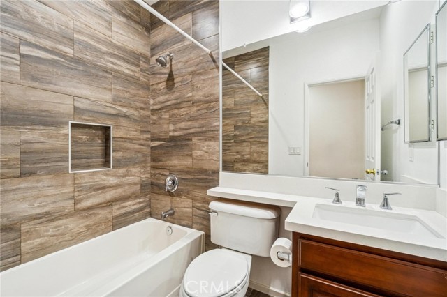 Detail Gallery Image 14 of 44 For 22939 Raintree, Saugus,  CA 91390 - 4 Beds | 3 Baths