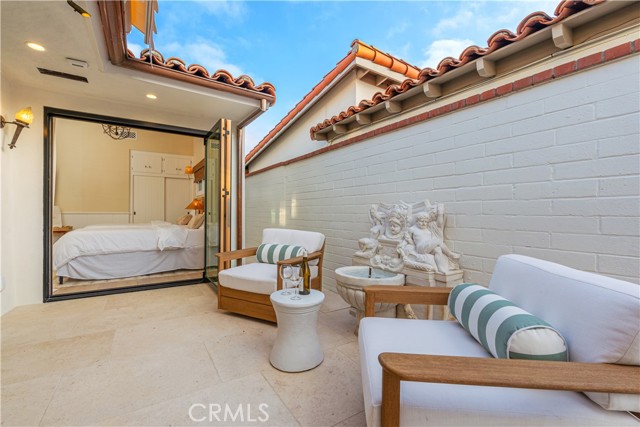 Detail Gallery Image 33 of 61 For 106 via Cordova, Newport Beach,  CA 92663 - 2 Beds | 2 Baths